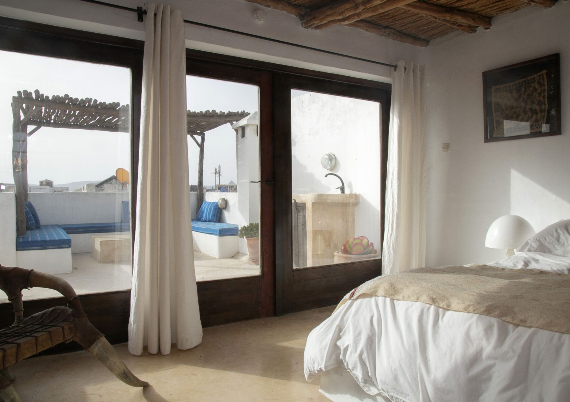 Dar Beida — 4 bedrooms · Sleeps 2–8 — Spacious and beautifully restored, with generous living spaces and two private roof terraces in the heart of Essaouira’s Medina. Ideal for families and groups.